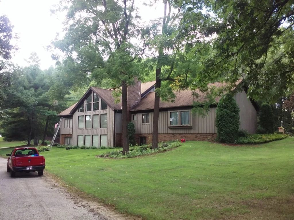 Exterior Gallery - Leggett and Sons Painting is applying the finishing touches to this NE Ohio home's exterior